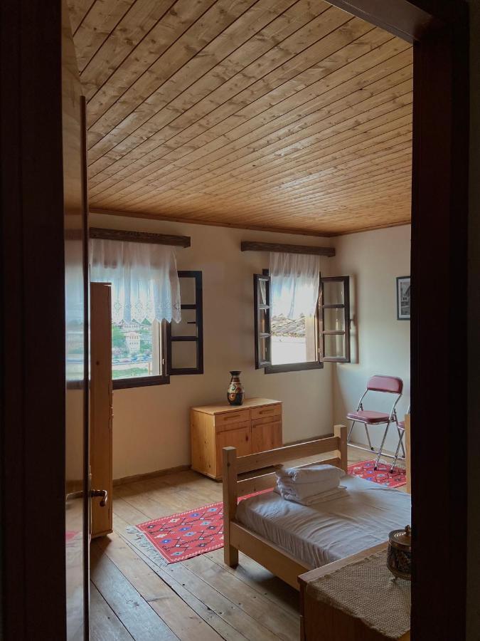 Teo'S Guest House Берат Экстерьер фото