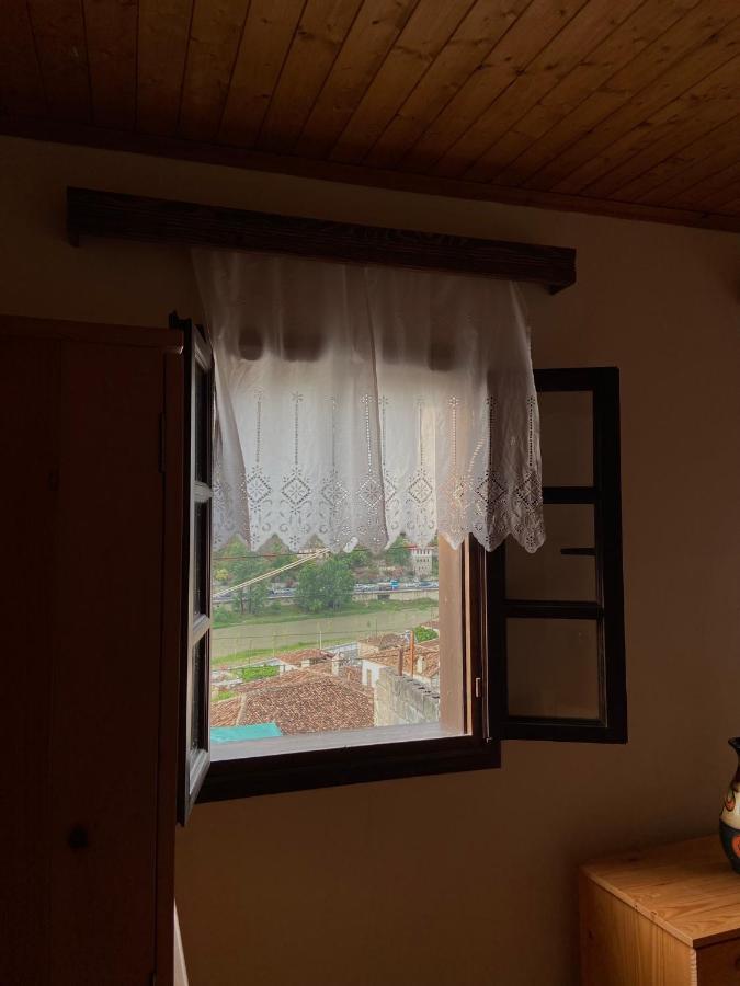 Teo'S Guest House Берат Экстерьер фото