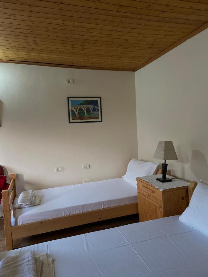 Teo'S Guest House Берат Экстерьер фото