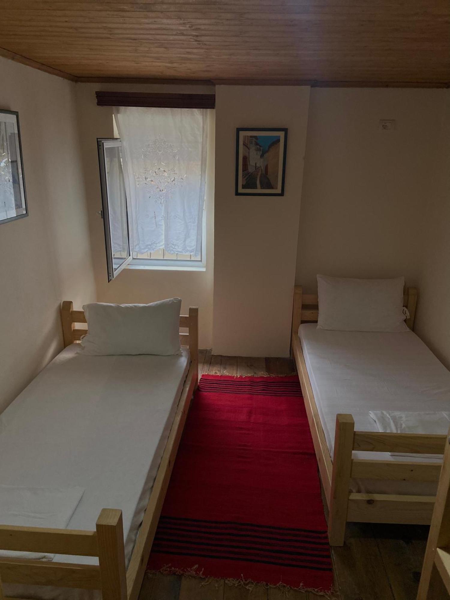 Teo'S Guest House Берат Экстерьер фото